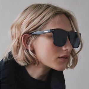 URBAN OUTFITTERS UO Essential Plastic Oversized Square Sunglasses Black NEW NWT